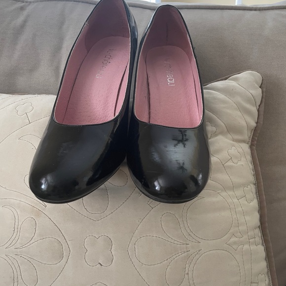 Gorgeous Black Pumps! With original box + extra heel caps 🥰 - Picture 9 of 10